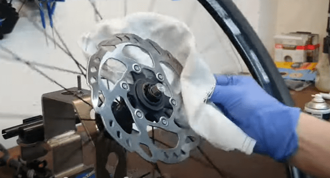 cleaning bicycle disc brakes for bicycle safety